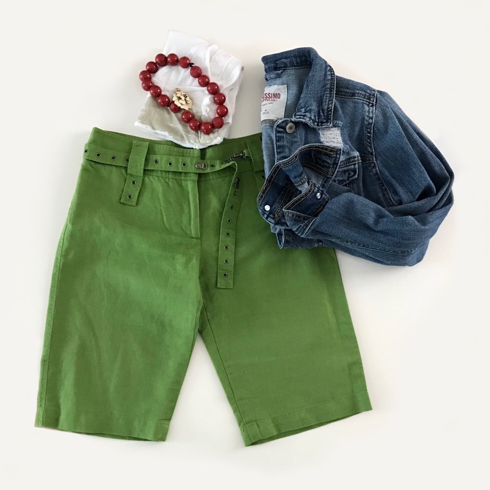 BCBG Max Azria Green Linen Capri Shorts Size 0